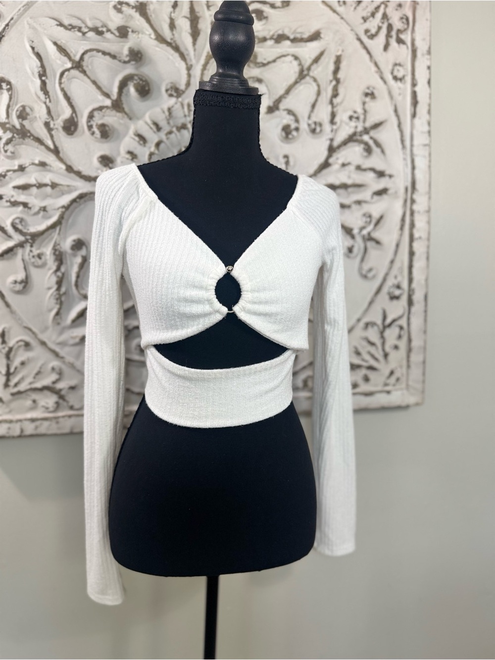 Fashion Nova M White Cutout Crop Top Long Sleeve O-Ring Keyhole Y2K Going Out